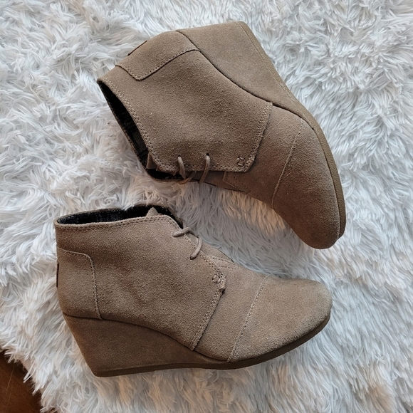 Tom's Desert Wedge Booties - Picture 3 of 9